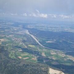 Flugwegposition um 12:46:52: Aufgenommen in der Nähe von Altötting, Deutschland in 1528 Meter